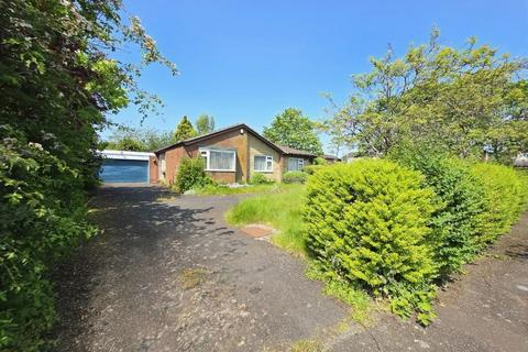 5 bed property, in Roslin Way, £450,000