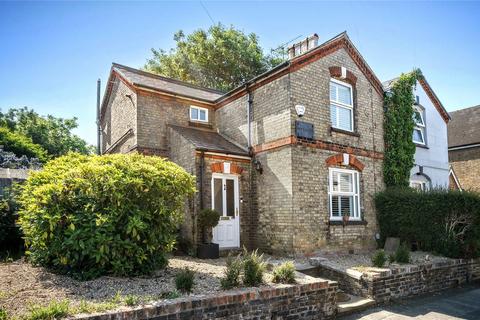 3 bed property, in Anglesea Road, £525,000