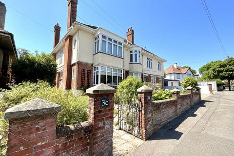 2 bed property, in Dingle Road, £435,000