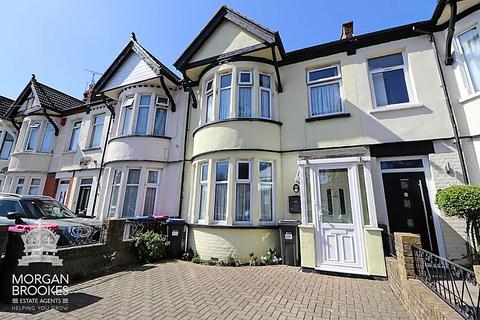 3 bed property, in Branksome Road, £375,000