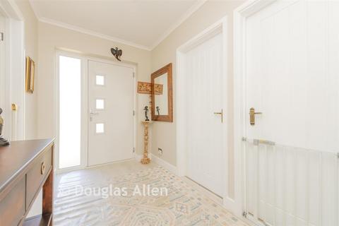 2 bed property, in Middle Street, £700,000