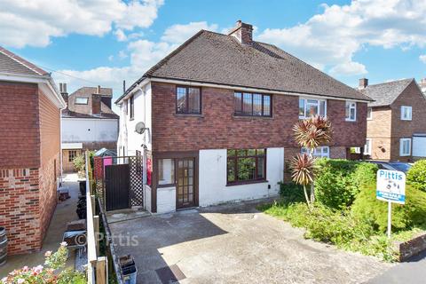 3 bed property, in Alderbury Road, £270,000