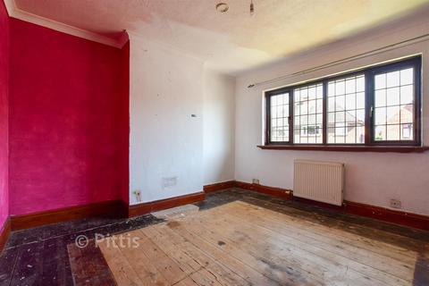 3 bed property, in Alderbury Road, £270,000