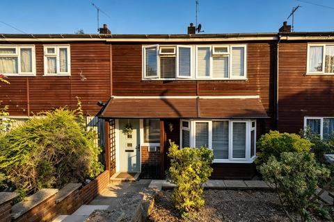 3 bed property, in Cedar Drive, £350,000
