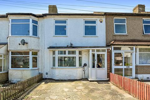 3 bed property, in Geoffrey Avenue, £425,000