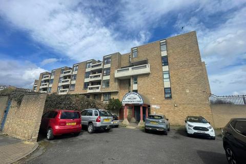 1 bed property, in Kenilworth Court, £25,950