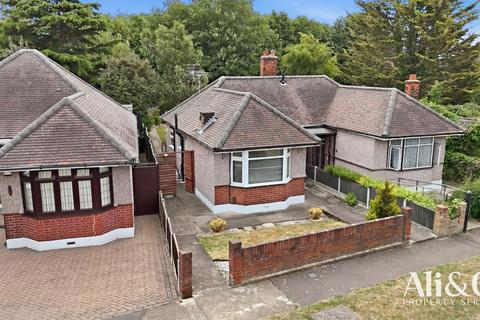 1 bed property, in Rookery View, £315,000