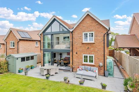 4 bed property, in Claybush Hill Meadow, £900,000