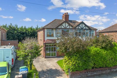 3 bed property, in Liverpool Road, £220,000