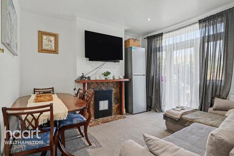 3 bed property, in Longacre Road, £600,000
