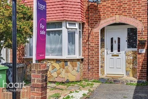 3 bed property, in Longacre Road, £600,000