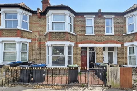 2 bed property, in 48 Archer Road, £110,000