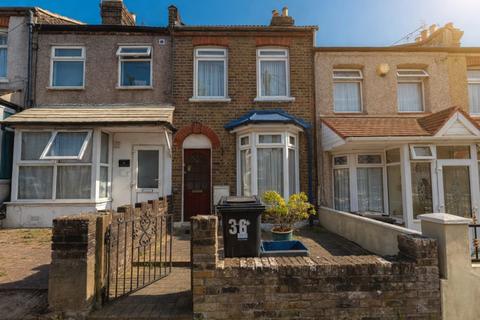 3 bed property, in 36 Netley Road, £290,000