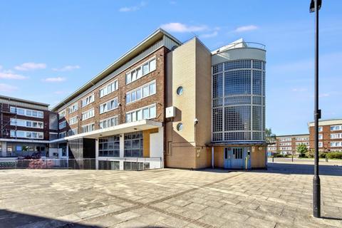 2 bed property, in 78 Rothbury Walk, £150,000