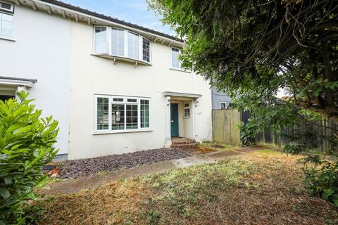 3 bed property, in London Road, £350,000