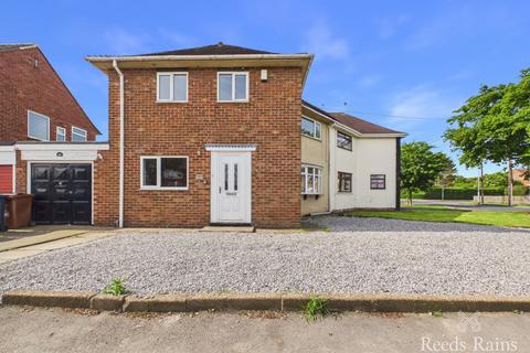 3 bed property, in Hermes Close, £130,000
