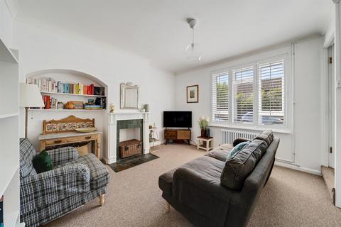2 bed property, in Brook Lane, £400,000
