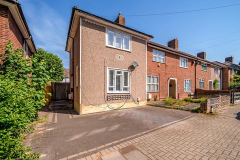 2 bed property, in Brook Lane, £400,000