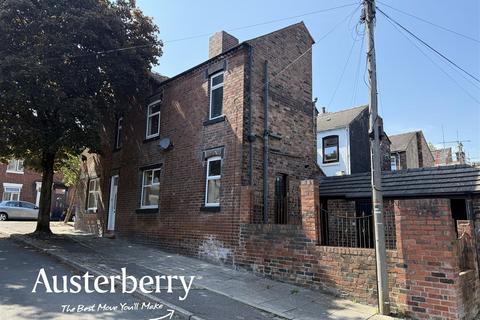 2 bed property, in Oriel Street, £140,000