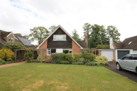 4 bed property, in Swanston Field, £875,000