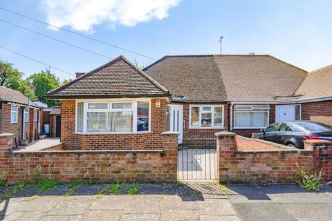 3 bed property, in Abingdon Road, £375,000