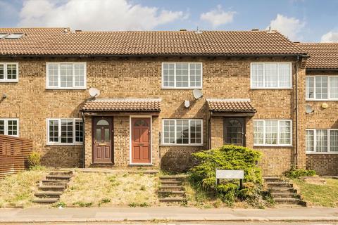 2 bed property, in Sawyers Lawn, £575,000