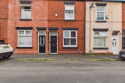 2 bed property, in Clayton Street, £160,000