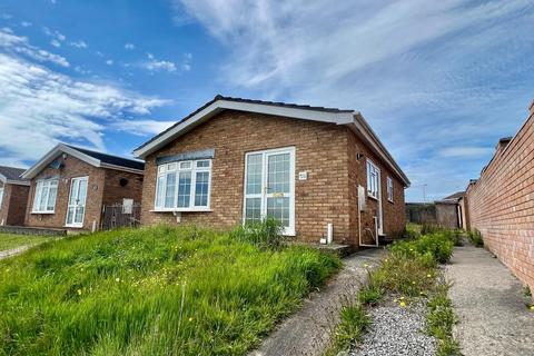 2 bed property, in Glynbridge Gardens, £240,000