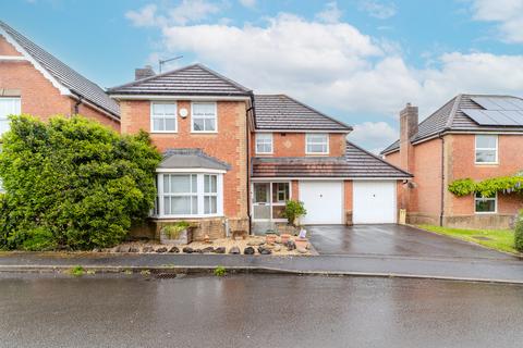 4 bed property, in St. Lawrence Park, £480,000