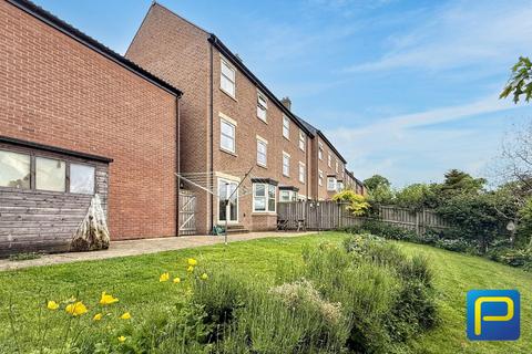 4 bed property, in Willoughby Park, £340,000