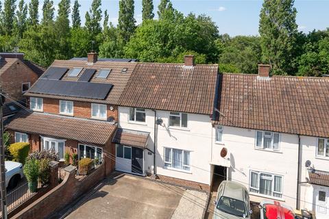 3 bed property, in Pemberton Close, £650,000