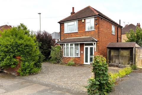 3 bed property, in Stonesby Avenue, £250,000