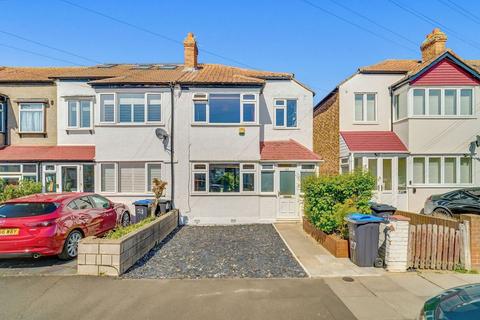 3 bed property, in Hassocks Road, £550,000