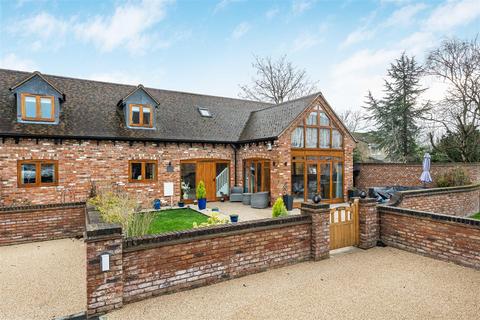 3 bed property, in Merton Road, £550,000