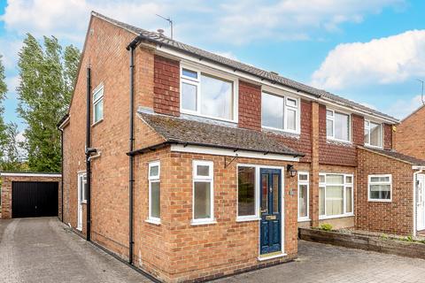 3 bed property, in Icknield Close, £450,000