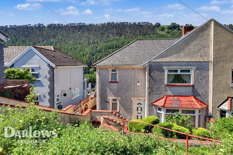 3 bed property, in Rose Heyworth Road, £200,000