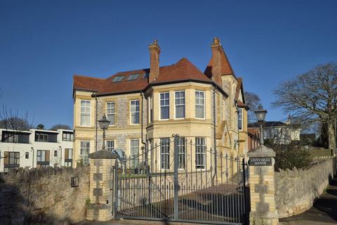 2 bed property, in St. Margarets Road, £220,000