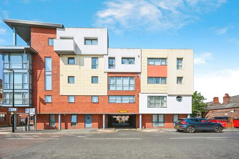 2 bed property, in Winmarleigh Street, £120,000