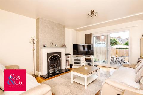 3 bed property, in Old Shoreham Road, £475,000