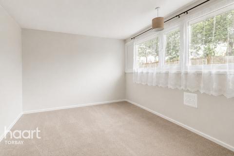 3 bed property, in Lichfield Avenue, £185,000
