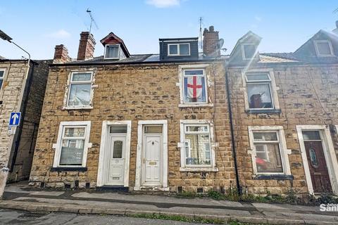 3 bed property, in Charles Street, £90,000