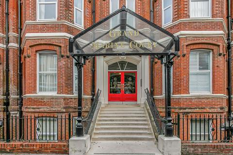 2 bed property, in Flat 31 Grand Marine Court, £100,000