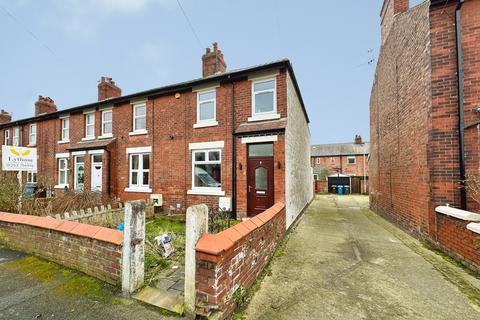3 bed property, in Dock Road, £190,000