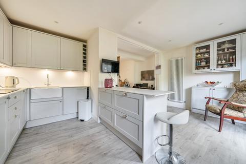 3 bed property, in Rushgrove Avenue, £650,000