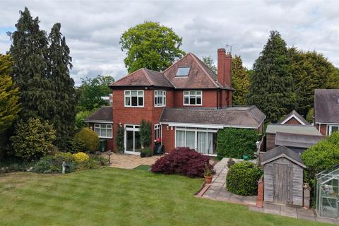 3 bed property, in Harland Way, £525,000