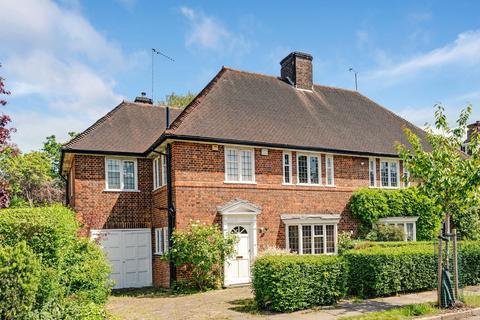 4 bed property, in Litchfield Way, £1,999,000