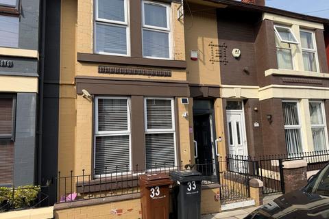 2 bed property, in Rufford Road, £120,000