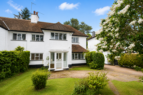 3 bed property, in Gaulby Lane, £390,000