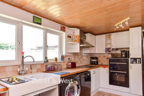 3 bed property, in Dacre Road, £325,000