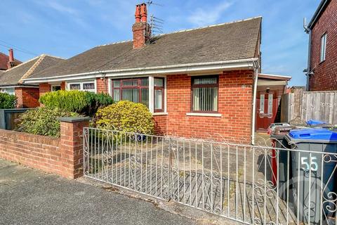 2 bed property, in Ascot Road, £119,950